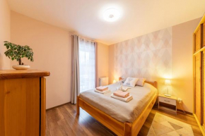 Center Budget Apartment Inside Free Parking Self Check-In Free Streaming AC Balcony